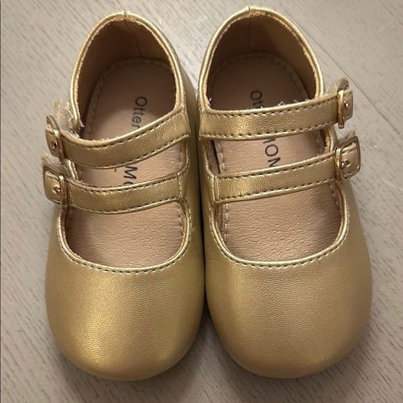 Gold Kids Shoes - Picture 1 of 8